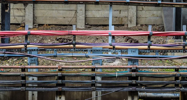 Szczegółowy Widok Bliska Wiele Kabli Ścianie Metrze — Zdjęcie stockowe