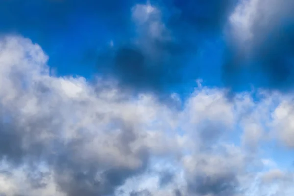 Formações Nuvens Misturadas Impressionantes Céu Azul Profundo Verão — Fotografia de Stock