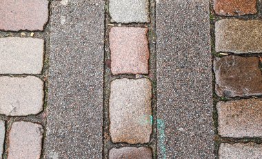 Eski kaldırım taşlı yolların dokuları hakkında detaylı bir görünüm