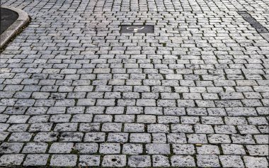 Kentsel bölgelerdeki ve eski kasabalardaki eski kaldırım taşlı yollara yakın detaylar.