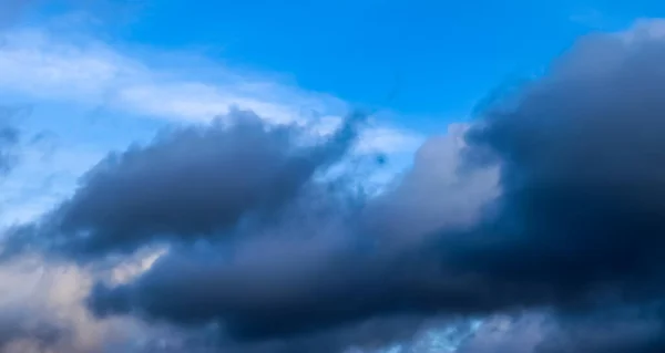 Nuvens Escuras Formações Nuvens Céu Antes Uma Tempestade — Fotografia de Stock