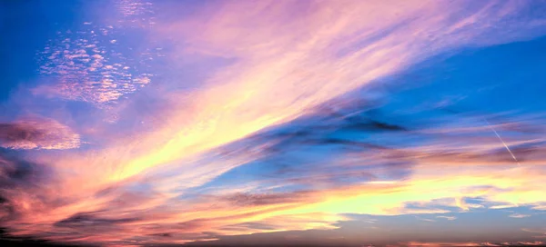 Belo Panorama Deslumbrante Nuvens Por Sol Cores Laranja Vermelho — Fotografia de Stock