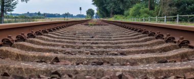 Kuzey Avrupa 'da eski ve terk edilmiş demiryolu rayları