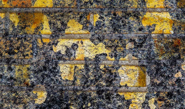 Yaş Yıpranmış Tuğla Duvarların Çatlaklara Yakın Detaylı Görüntüsü — Stok fotoğraf
