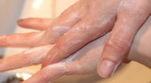 Szappanos kézmosás és tisztítás a 2019-ncov koronavírus kitörésének megelőzése érdekében