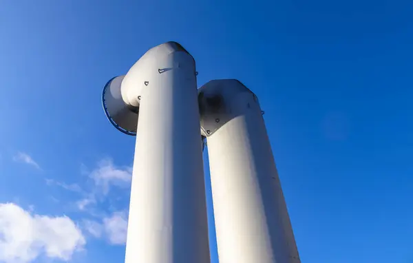 Tubos Industriais Feitos Aço Frente Céu Azul — Fotografia de Stock