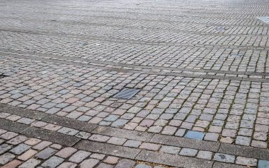Almanya 'nın kentsel bölgelerindeki tarihi kaldırım taşlı caddelerin ve kaldırımların detaylı yakın görüntüsü