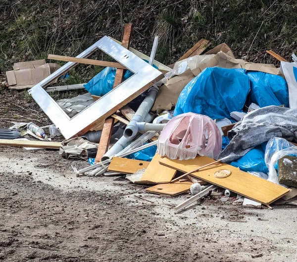 Umweltverschmutzung Einer Straße Gefunden Jemand Seinen Müll Abgeladen Hat — Stockfoto