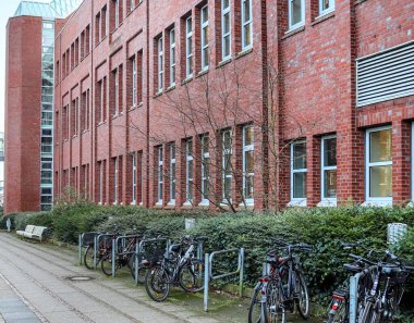 Kuzey Avrupa 'da bulunan modern iş binalarının cephelerine yakından bakın