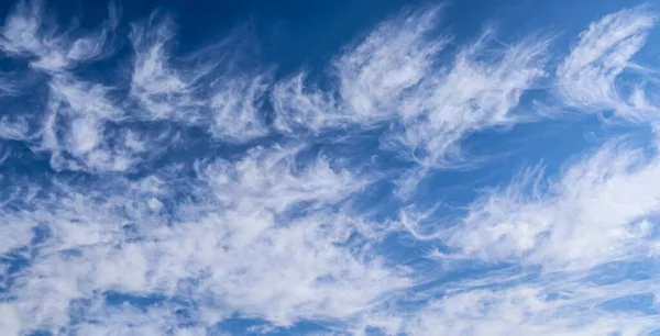 Splendido Panorama Sulla Formazione Nubi Cirri Cielo Blu Intenso — Foto Stock