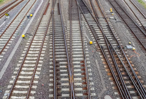 Több Vasúti Sín Csomópontokkal Egy Vasútállomáson Perspektívából — Stock Fotó