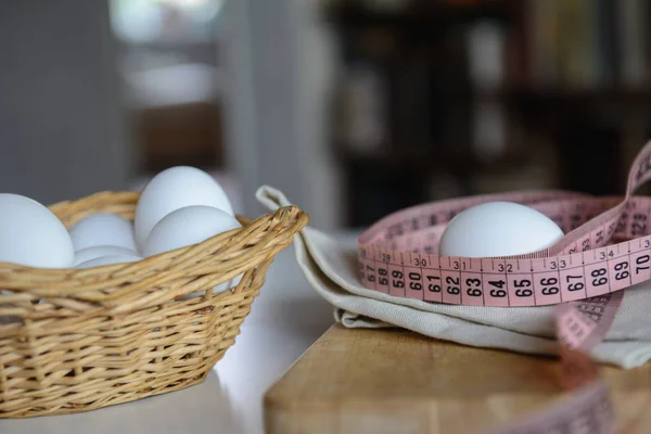 Die Eier Sind Korb Ein Liegt Separat Auf Einem Flexiblen — Stockfoto