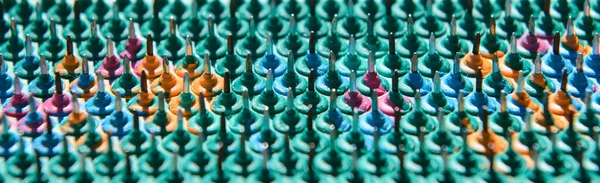 Massagematte Nadeln Auf Einem Gummifarbenen Untergrund Konzept Design Hintergrund — Stockfoto