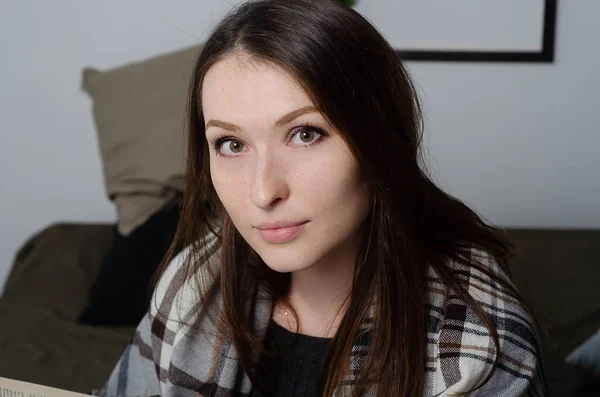 Photo Young Beautiful Pensive Girl Home — Stock Photo, Image