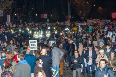 Madrid, İspanya, 06122019 Madrid iklim yürüyüşü