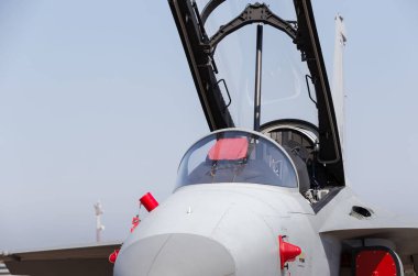 F-16, Tayland askeri savaş uçağı. Jet uçağı. Bir kısmını kopyaladım.