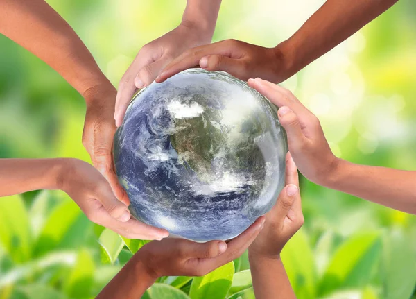 Conceptual Symbol Multiracial Human Hands Surrounding Earth Globe Unity World — Stock Photo, Image