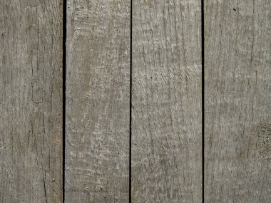 Tahtalar birbirine yapışmış, gri tonda.