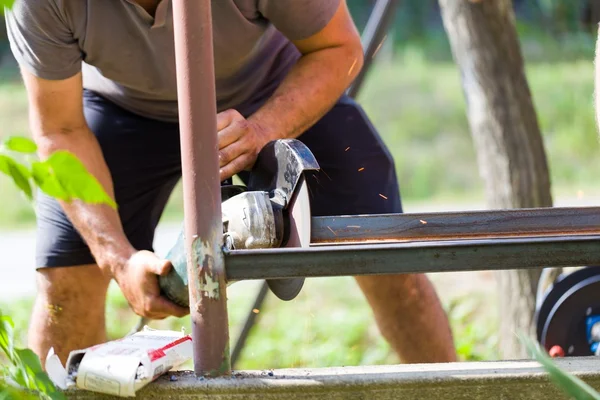 Uppmärksamma bestämd manliga arbete — Stockfoto