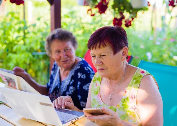 Jag hör inte dig nu! — Stockfoto