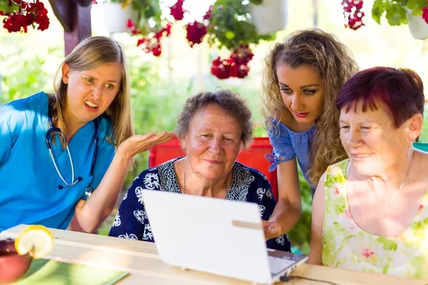 Mentaliteit kwesties bij verpleeghuis — Stockfoto