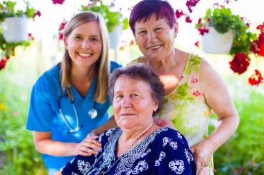 Gülümseyen kadın nesiller