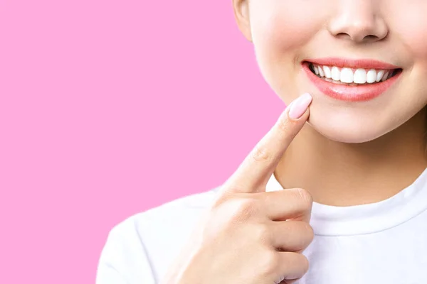 Perfect healthy teeth smile of a young woman. Teeth whitening. Dental clinic patient. Image symbolizes oral care dentistry, stomatology. Pink Background — Stock Photo, Image