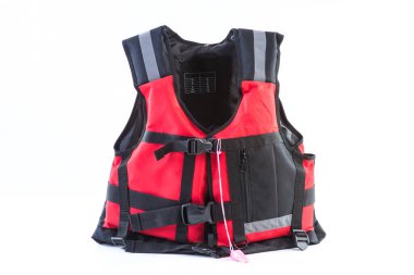 Kırmızı can yeleği beyaz arka planda, yelek açık, izole