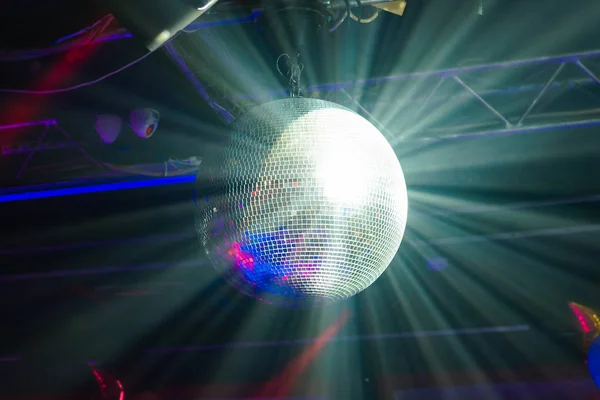 Abstrakt bakgrund från en nattklubb. festbelysning disco boll — Stockfoto