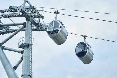 Modern güçlü güvenilir füniküler Rusya Moskova Parkı Vorobyovy Gory.