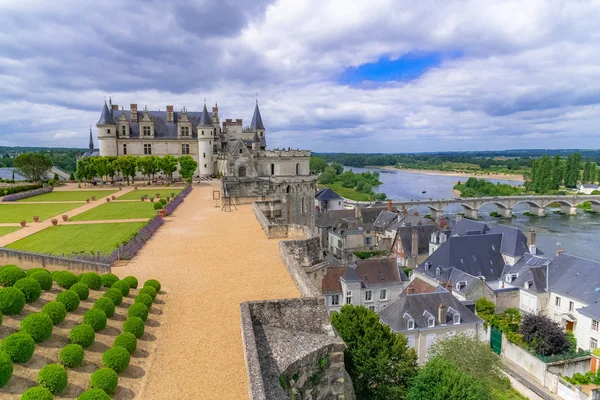 Castillo Amboise Hermoso Patrimonio Francés Panorama Con Río Loira Primavera —  Fotos de Stock