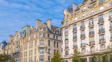 Paris, büyüleyici sokak ve binalar, Marais tipik Paris cepheleri 