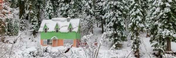 Colorful House Isolated Mountain Sierra Nevada California — Stock Photo, Image