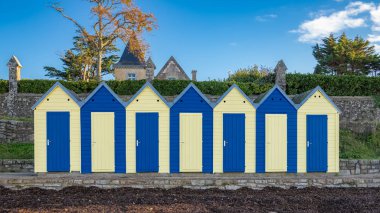 Banyo kulübe plajda, Grande Plage, Brittany, Ile-aux-Moines 