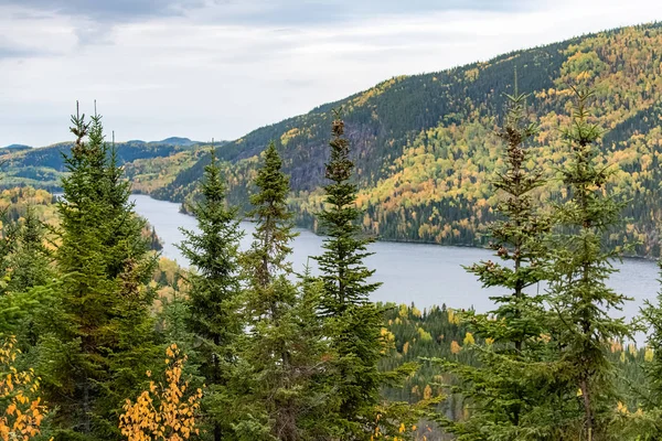 Kanada Panorama Horského Jezera Lese Během Indického Léta Krásná Krajina — Stock fotografie