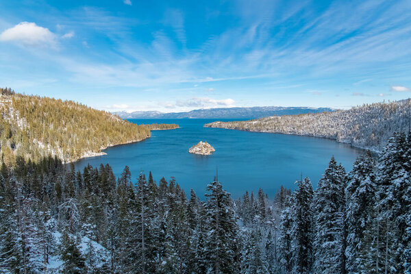 The Lake Tahoe in Nevada and California, panorama of the Emerald Bay in winter — Stock Image Lake Tahoe Nevada California Panorama Emerald Bay Winter — Stock Photo, Image
