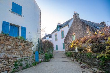 Brittany, Ile aux Moines adası Morbihan körfezinde, tipik bir köy evi.