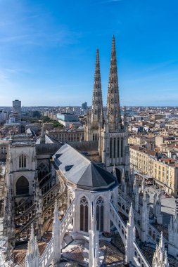 Fransa 'da Bordeaux, merkezdeki Saint-Andre katedralinin havadan görünüşü.