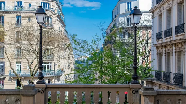 モンマルトル階段から街のパノラマ 典型的な景色 — ストック写真