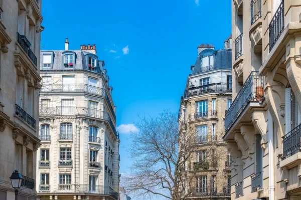 Paryż Typowe Fasady Okna Piękne Budynki Montmartre — Zdjęcie stockowe