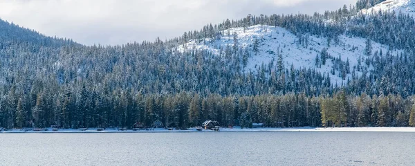 Donner Gölü Kışın Karların Altında Nevada Sahilde Bir Dağ Evi — Stok fotoğraf