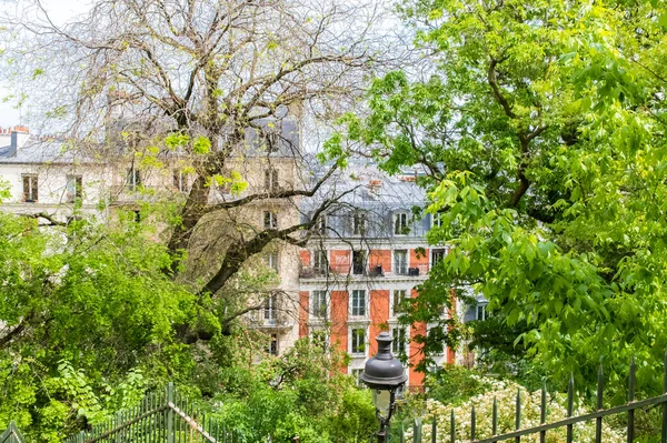 モンマルトル 典型的な建物や階段 ロマンチックな景色 — ストック写真