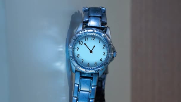 Timelapse d'une montre-bracelet pour femmes — Video