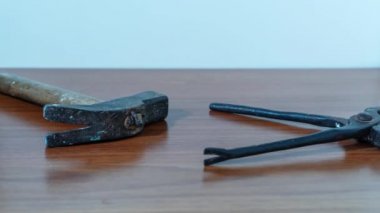 Çalışma araçları durma hareketinde görünür