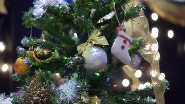 Árvore de Natal vai embora e borra — Vídeo de Stock