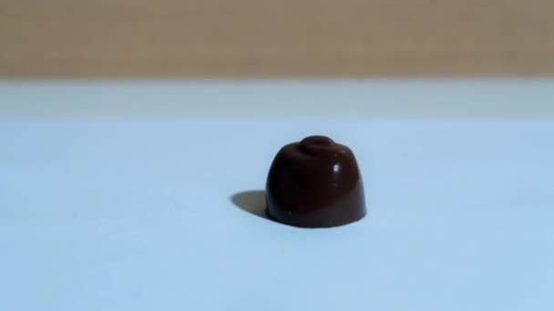 Chocolate caramelo se derrite por su cuenta — Vídeos de Stock