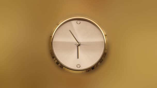 Reloj de oro en timelapse sobre fondo amarillo — Vídeos de Stock