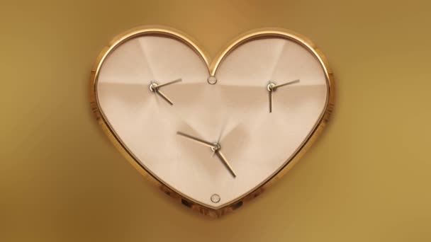 Relógio na forma de um coração na timelapse — Vídeo de Stock