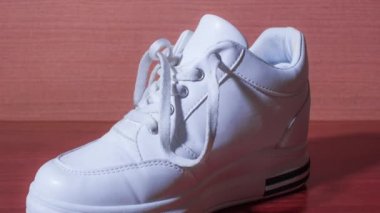 Beyaz ayakkabı bağcıkları stop motion 'da