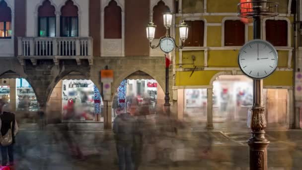 Timelapse des personnes marchant dans la ville antique — Video